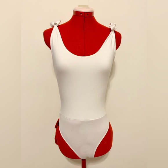 Lulu’s Tie-Strap Open-Back White Bodysuit - Picture 2 of 6